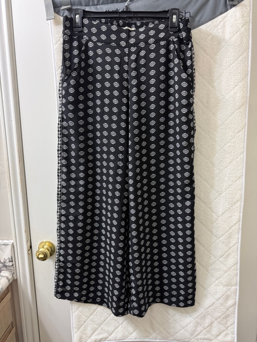 Max Studio Black Wide-Leg Printed Pants